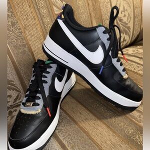 Size 9 - Nike Air Force